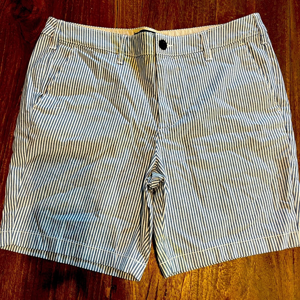 Hollister Men’s Flat Front Epic Flex 7” Shorts - NWT